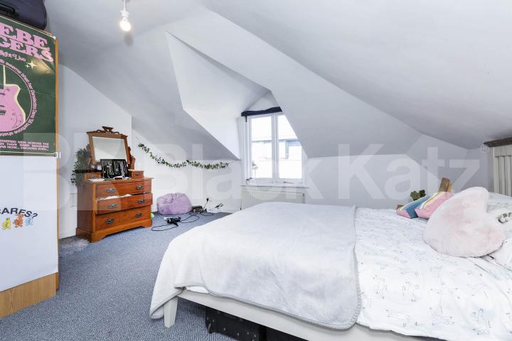 large split level 2 bedroom property with terrace in the heart of Crouch End The Broadway, Crouch End